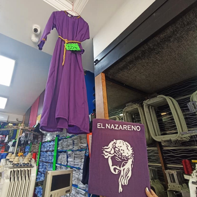Empiezan a aparecer las túnicas del Nazareno entre $15 y $35