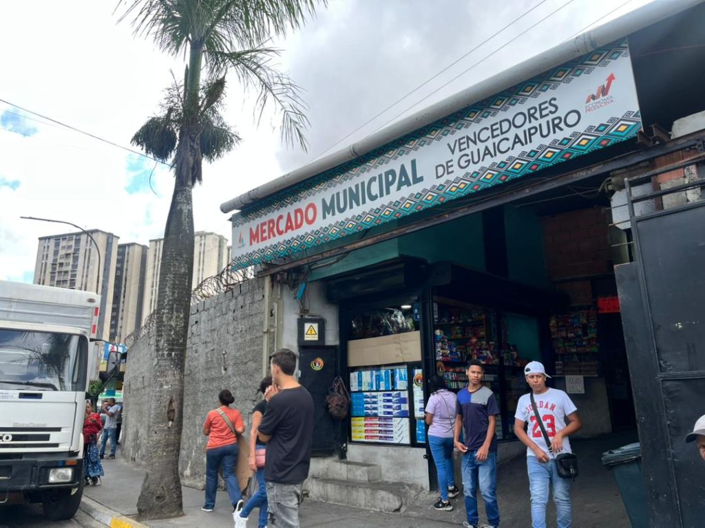 Anuncian proyecto de electricidad en el mercado Vencedores