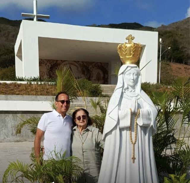 Margarita recibe imagen de la Virgen del Valle elaborada en Italia