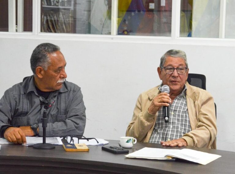 “La historia hay que curucutearla”