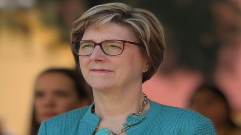 laura-dogujpg-192205