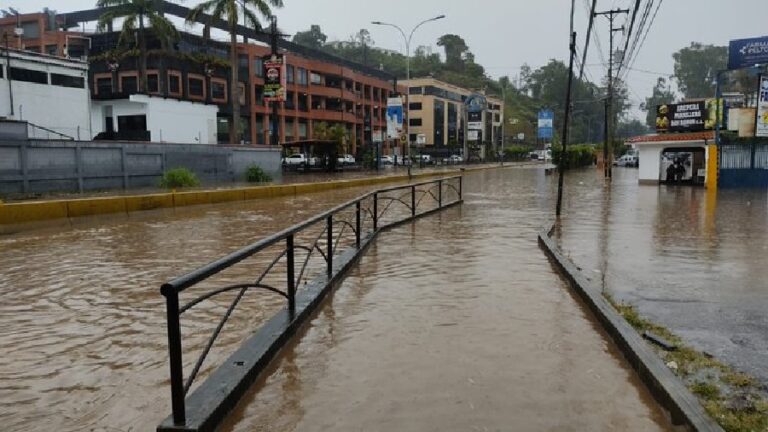 lluvias-de-este-viernes-causan-inundaciones-en-varias-zonas-de-caracas-y-en-el-estado-miranda-5580