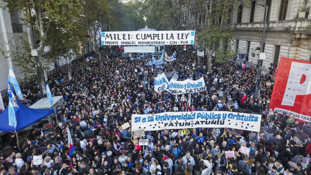 Argentinos rechazaron el ajuste de Milei en educación