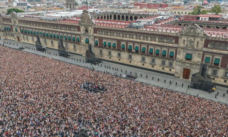 Las-Army-saludan-a-BTS-que-sale-desde-Palacio-Nacional-con-Sheinbaum-Presidencia-1160x700-1