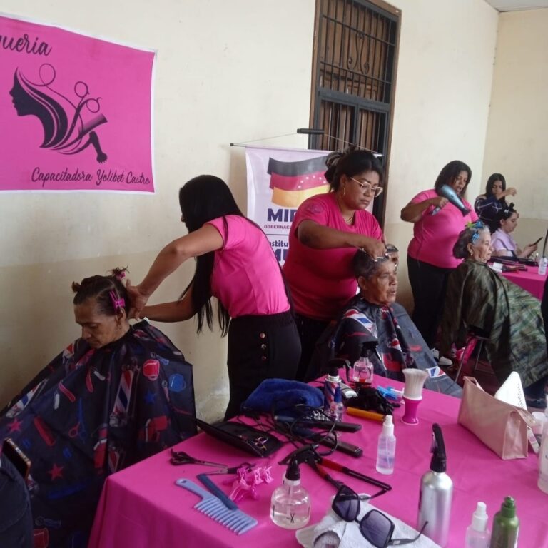 pusieron lindas y bellas