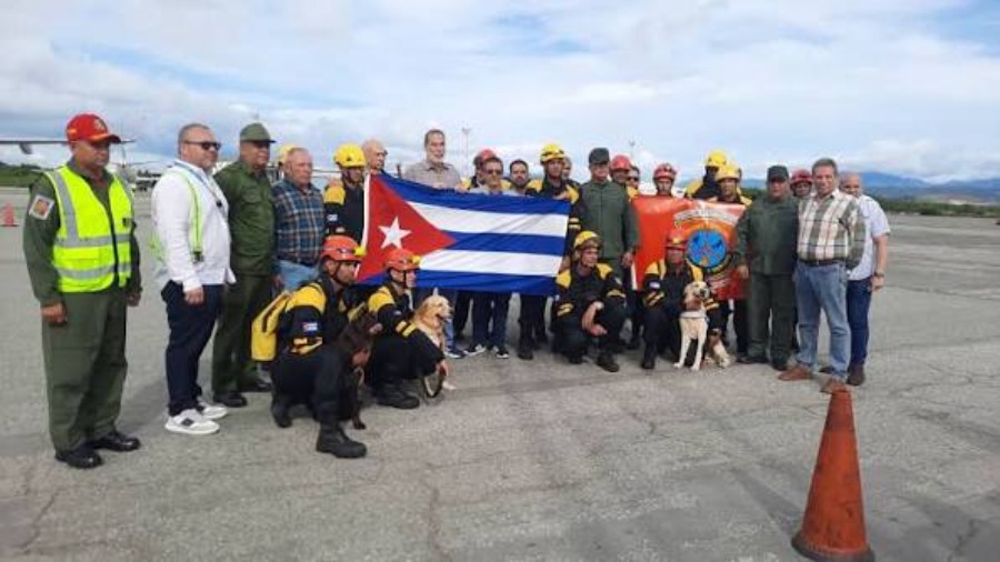 Rescatistas cubano