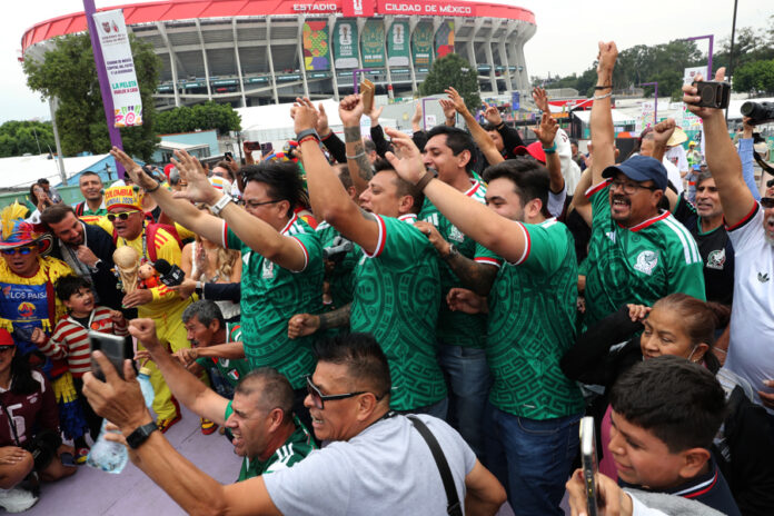 Ambiente mundialista en el estadio Ciudad de México