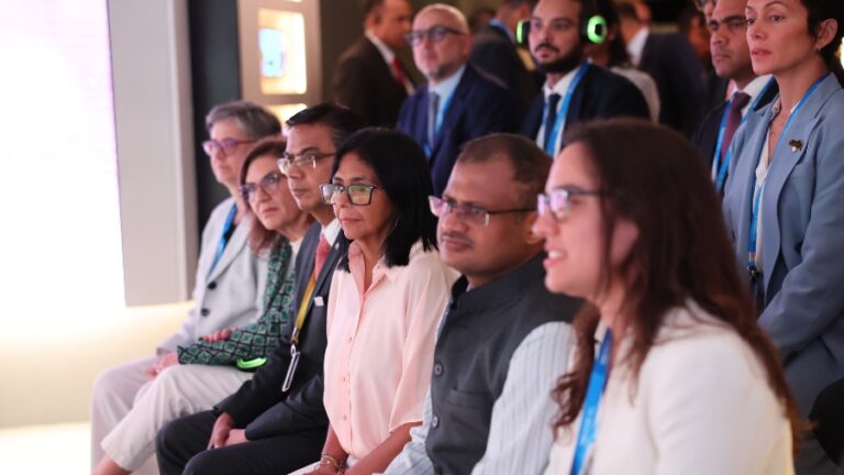 presidenta-e-rodriguez-evalua-oportunidades-de-inversion-con-el-grupo-essar-en-mumbai-india-62128