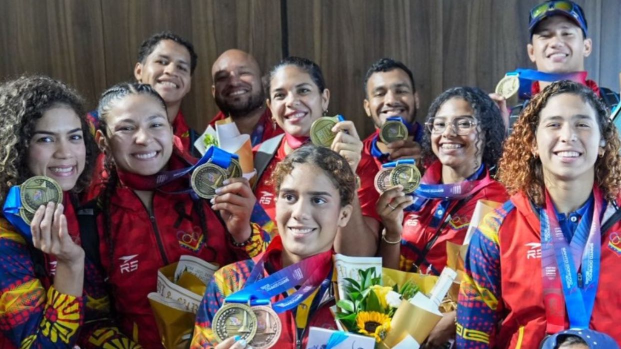 atletas-llegaron-con-el-oro-a-venezuela-203675