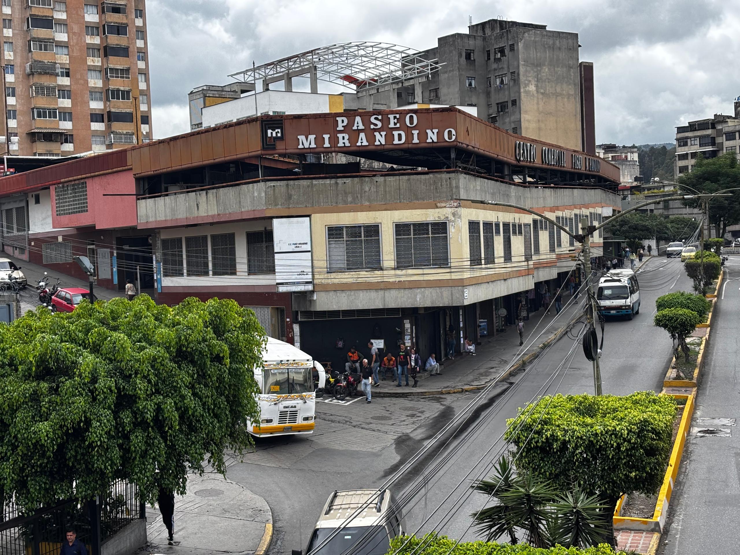 centros comerciales guaicaipuro