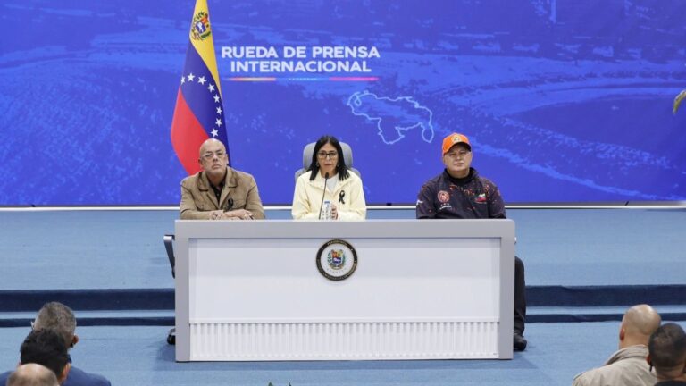 nadie-va-a-una-fosa-comun-202031