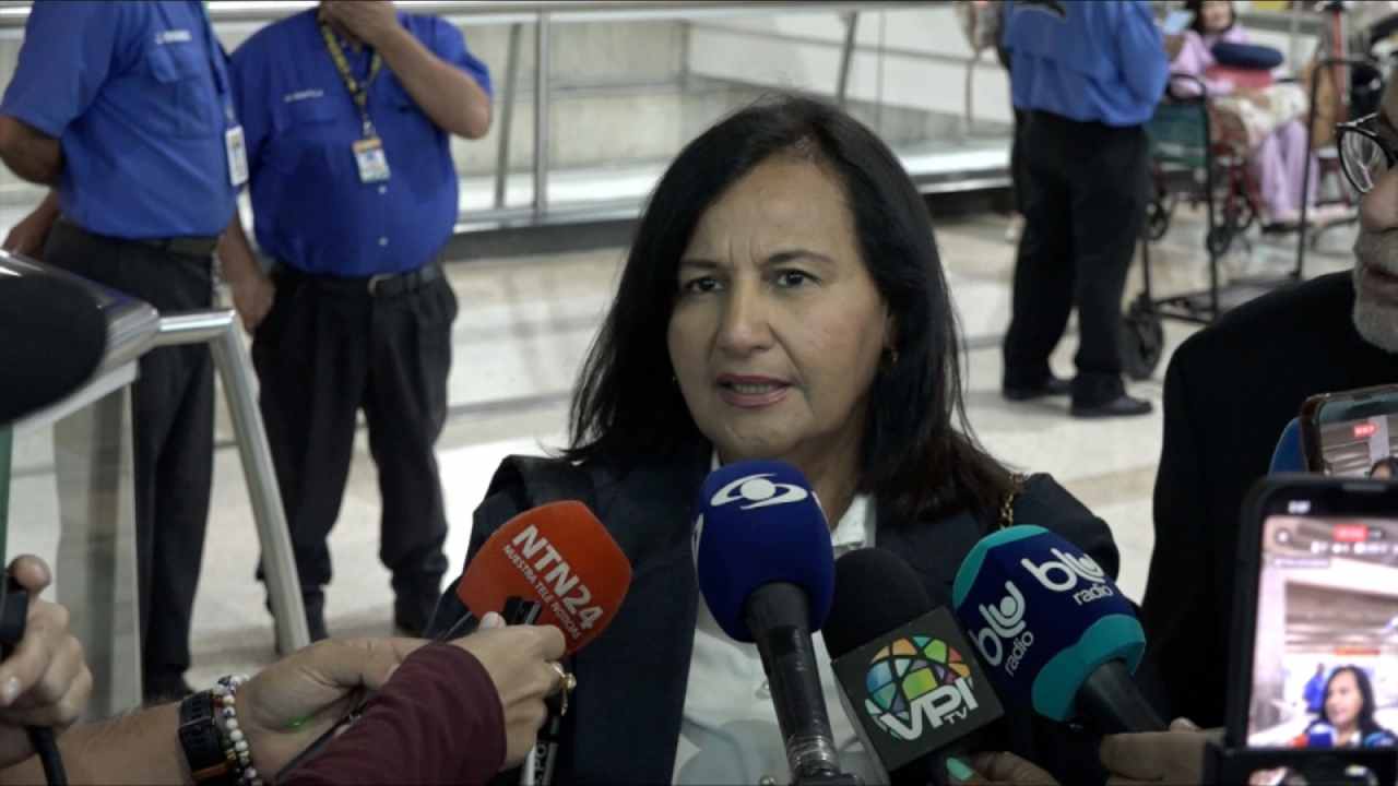 Dinorah-Figuera-llega-a-Venezuela-Aeropuerto-Internacional-de-Maiquetia-18062026