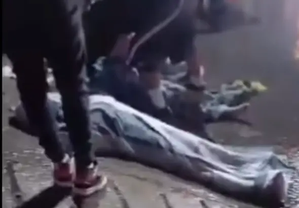 Dos adolescentes murieron al ser arrastrado