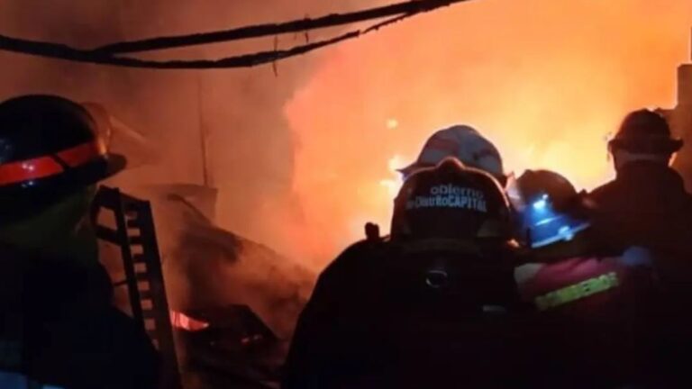 incendio-en-hoyo-de-la-puerta-incinero-cinco-vehiculos-204316