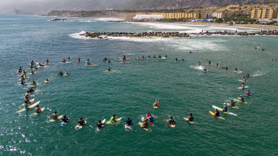 ritual--surfer-en-la-guaira-65932