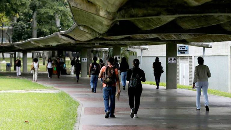 3. EstudiantesUniversitarios1
