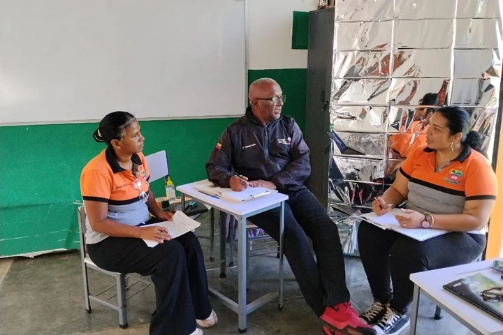 3. funcionarios-defensoria-pueblo-operatividad-300-escuelas