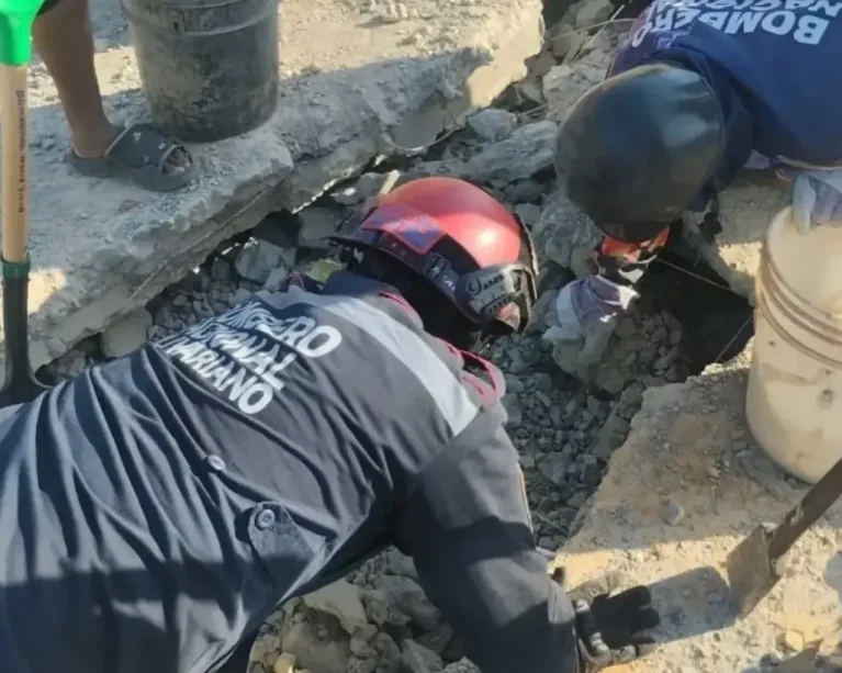 Obrero-muere-tras-pasar-mas-de-13-horas-bajo-escombros-en-Chichiriviche