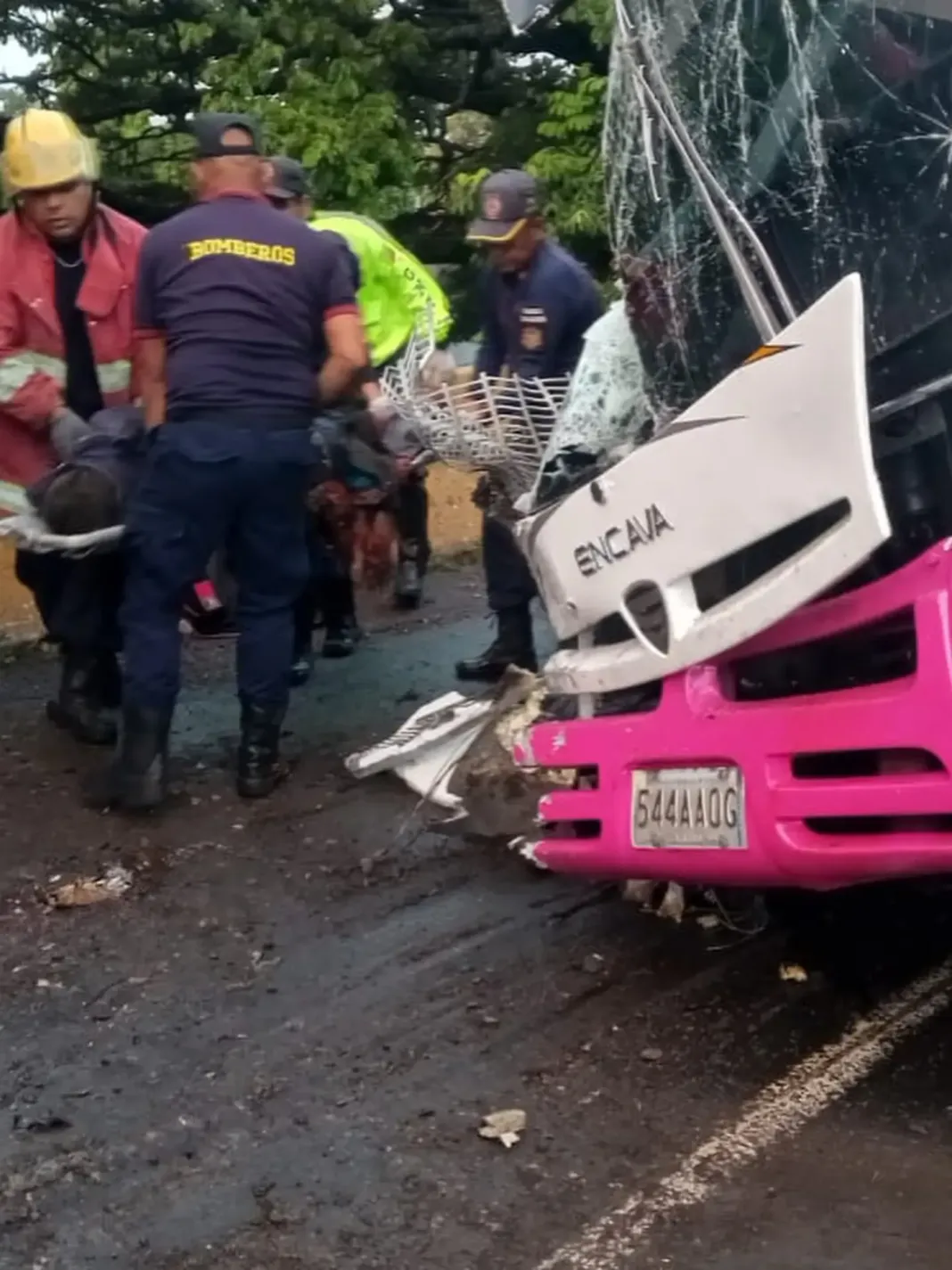 🚨-Tres-fallecidos-y-un-herido-deja-choque-de-autobuses-en-el-kilometro-133-de-la-ARC_-_Via-_wuillderpalermo-_-_🚨-Siniestro-vial-registrado-aproxima