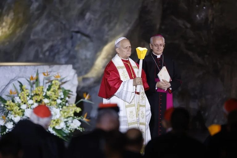 el-papa-leon-xiv-se-reune-en-lourdes-con-victimas-de-abusos-en-la-iglesia-francesa-y-promete-que-ja-207536