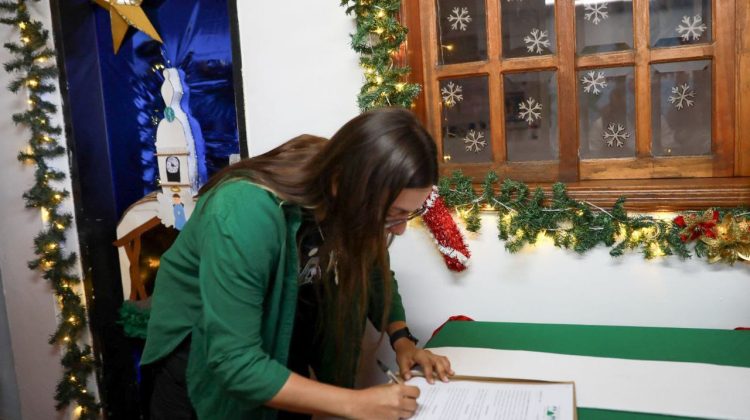 1 Alcaldesa Jennifer Mujica