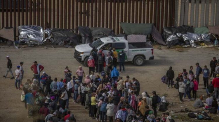 1-Decenas-de-migrantes