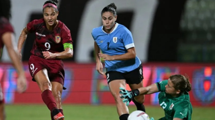 1 Deyna Castellanos