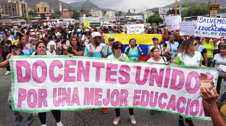 1 Educadores de los municipios Plaza y Zamora del estado Mioranda protestan por su derechos laborales 21ABRIL2023 - @GuardianCatolic