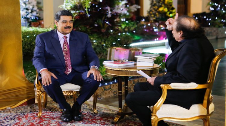1 El presidente Maduro junto al periodista internacional Ignacio Ramonet