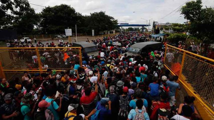 1 Migrantes hondureños en la frontera de Mexico