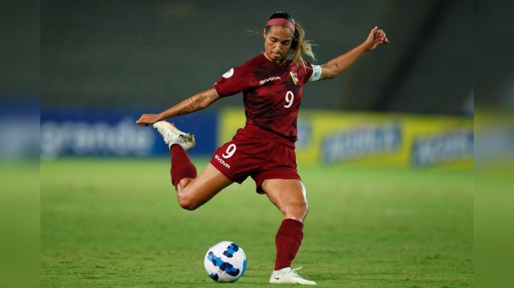 1 Vinotinto femenina