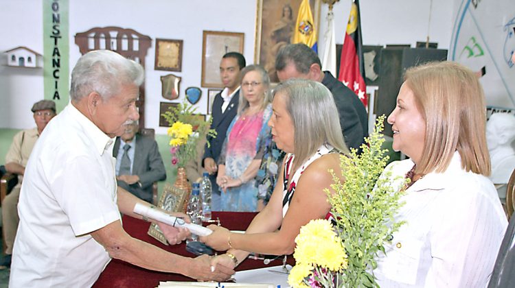 1.- La presidenta Bandes eleva a Benemérito a Tiburcio Gallardo y Omaira Díaz