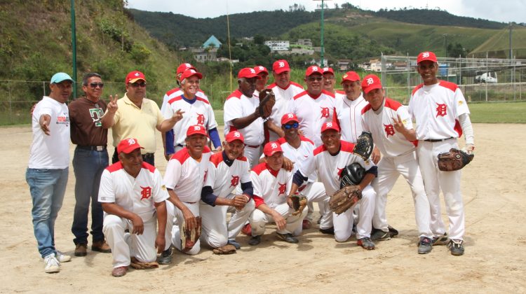 1.- Los farmaceutas son los reyes de la pelota en San Antonio