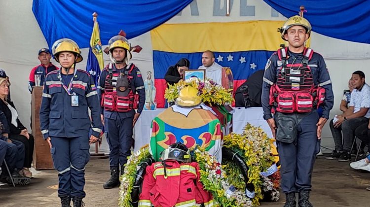 16-07-24-HONORES-AL-BOMBERO-BERNARDO-ARTURO-CORDERO-ABRE