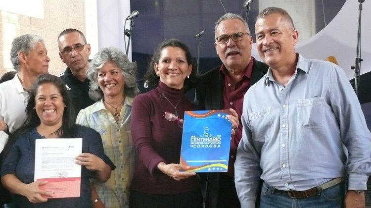 19 03 19 entrega de certificaciones trabajadores universitarios (56)grupo