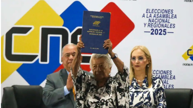 2 CNE proclama y adjudica