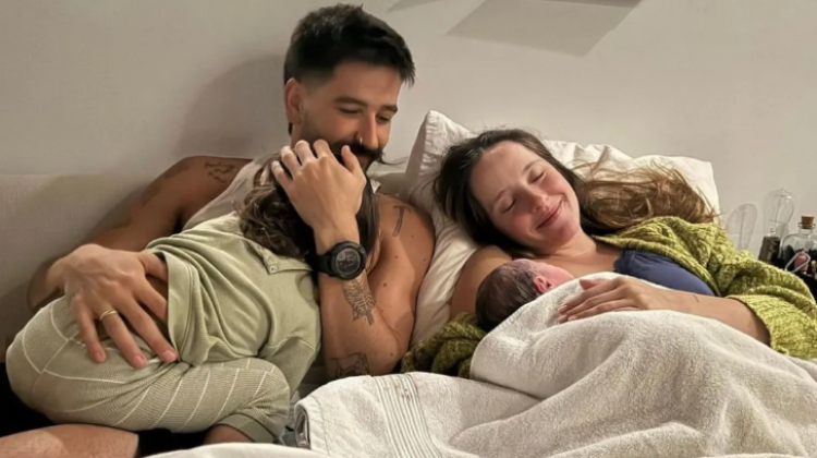 2 Camilo y Evaluna dan la bienvenida