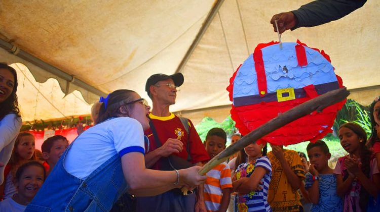 2 Disfrutaron de piñatas