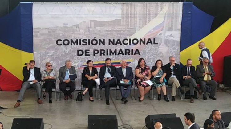 2 Instalan comision