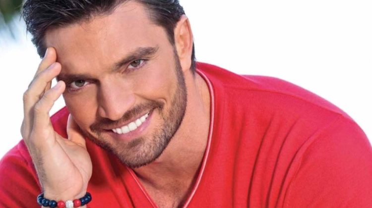 2 Julian Gil