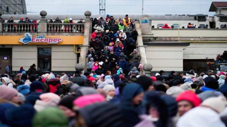 2 Miles de desplazados en Ucrania