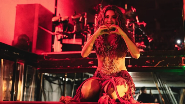2 Shakira