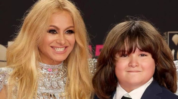 2 paulina rubio y su hijo