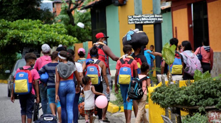 Imagen de archivo. Migrantes venezolanos caminan hacia la frontera entre Venezuela y Colombia durante el brote de la enfermedad del coronavirus (COVID-19), en San Cristóbal, Venezuela el 12 de octubre de 2020. Fotografía tomada el 12 de octubre de 2020. REUTERS / Carlos Eduardo Ramirez