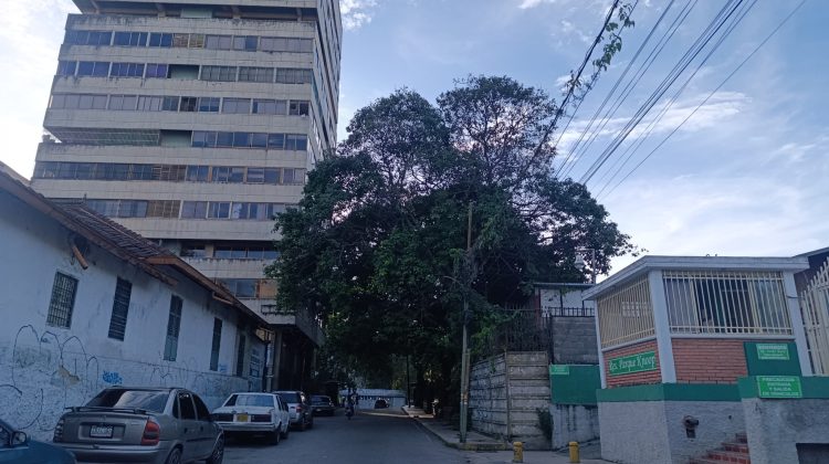 2d77cd75-8b51-4dfb-87df-15936b803b87