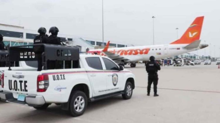 3 AVION-DE-CONVIASA-DEPORTADOS