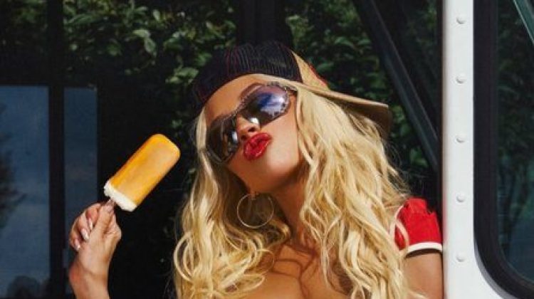 3 Cristina Aguilera paraliza