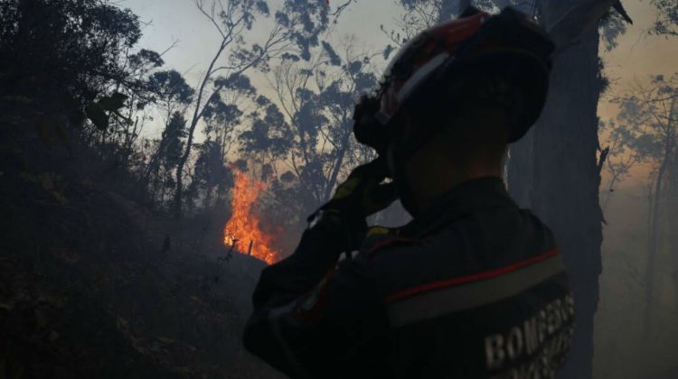 3 Incendio-en-Waraira-Repano