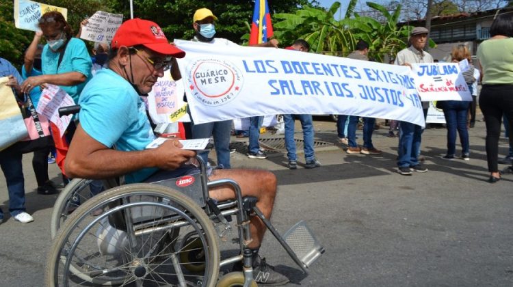 3-Jubilados-protestan