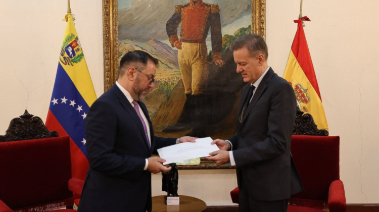 3 Nuevo embajador de españa presento